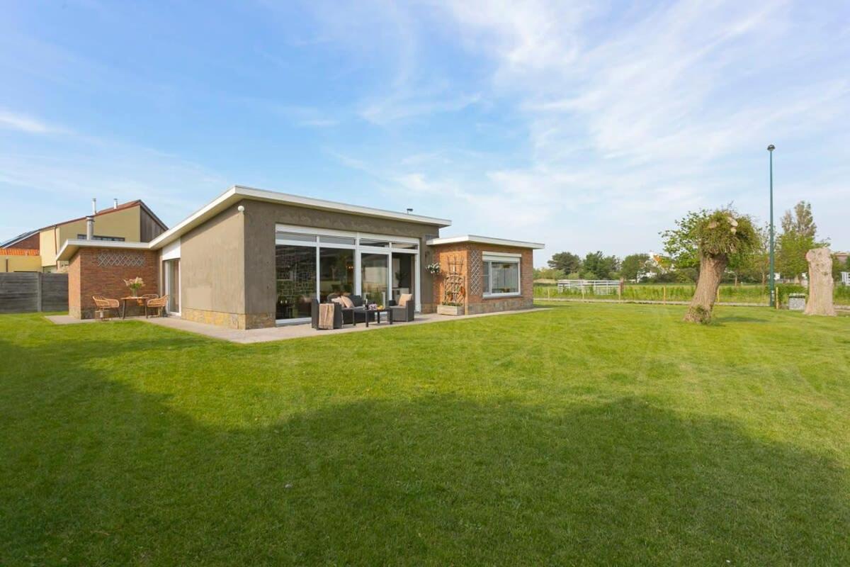 Huswell - Bungalow With Garden At 5 Minutes From The Beach Villa De Haan Exteriör bild