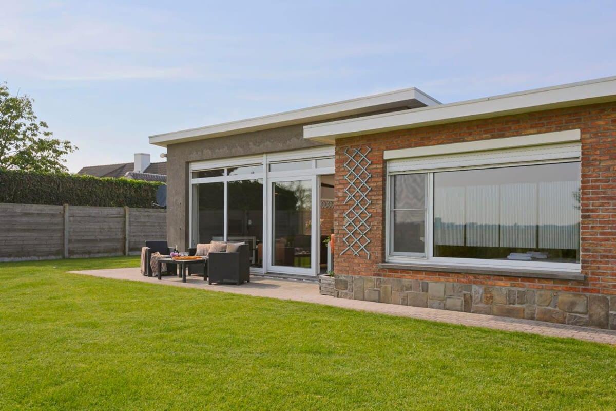 Huswell - Bungalow With Garden At 5 Minutes From The Beach Villa De Haan Exteriör bild
